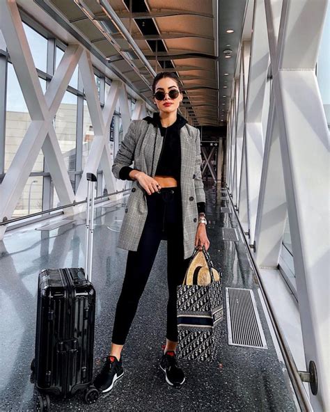 women's airport outfit ideas